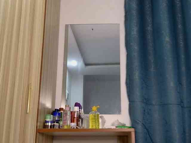 LupitaLyon webcam