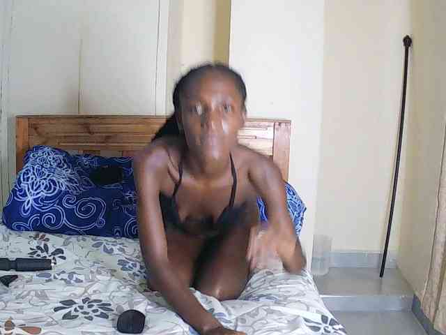 LupitaLyon webcam