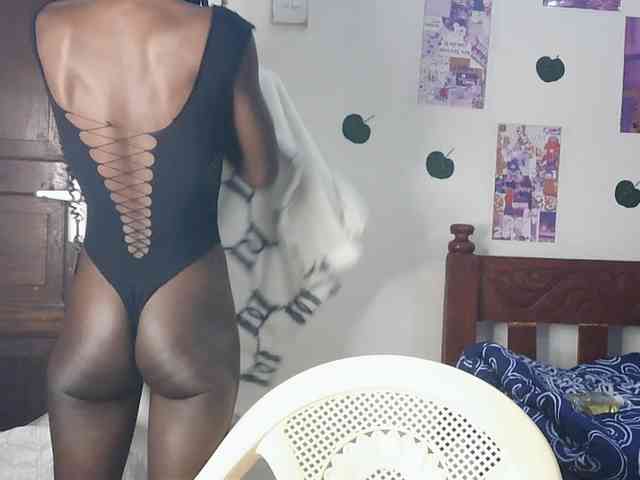 LupitaLyon webcam