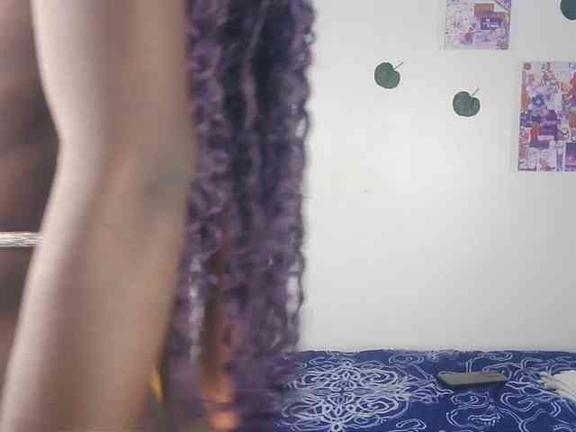 LupitaLyon webcam
