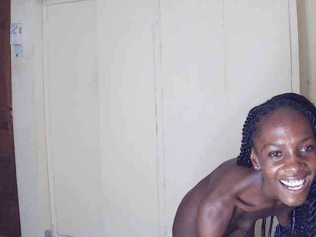 LupitaLyon webcam