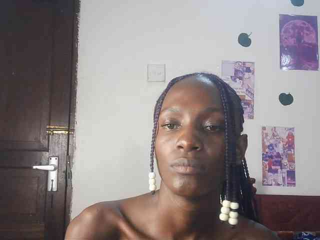 LupitaLyon webcam