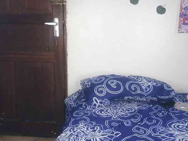 LupitaLyon webcam