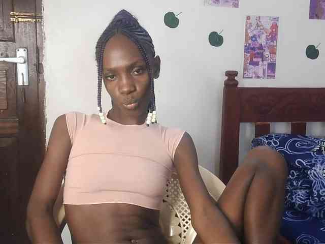 LupitaLyon webcam