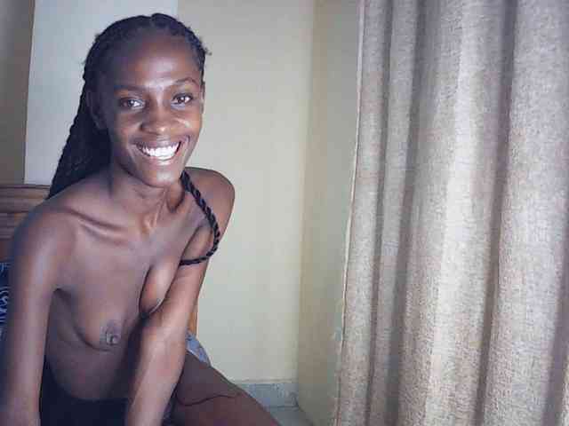 LupitaLyon webcam