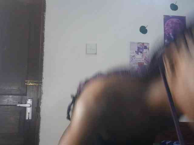 LupitaLyon webcam