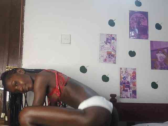 LupitaLyon webcam