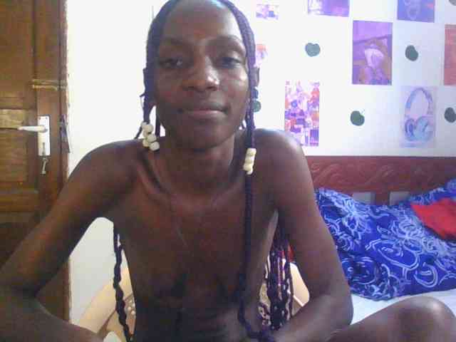 LupitaLyon webcam