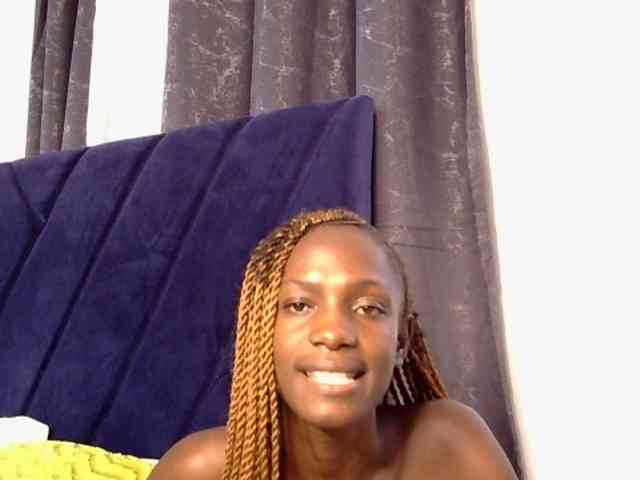 LupitaLyon webcam
