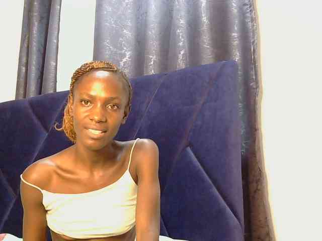 LupitaLyon webcam