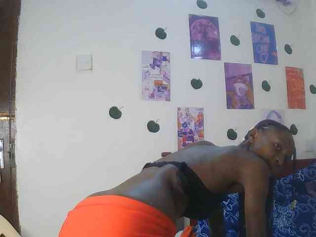 LupitaLyon webcam