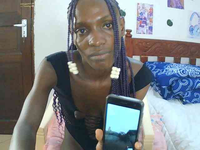 LupitaLyon webcam