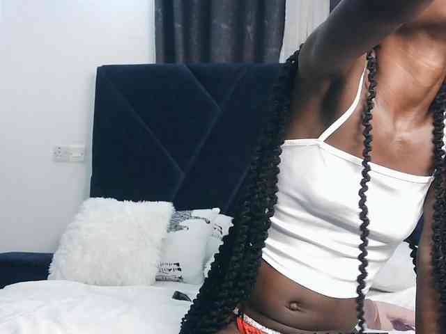 LupitaLyon webcam