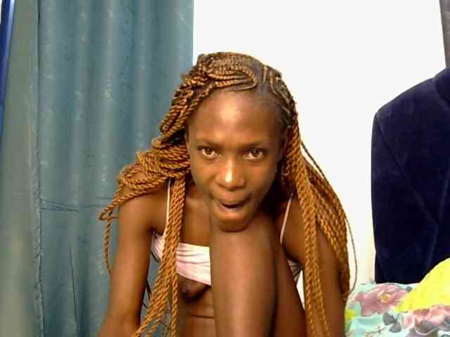 LupitaLyon webcam