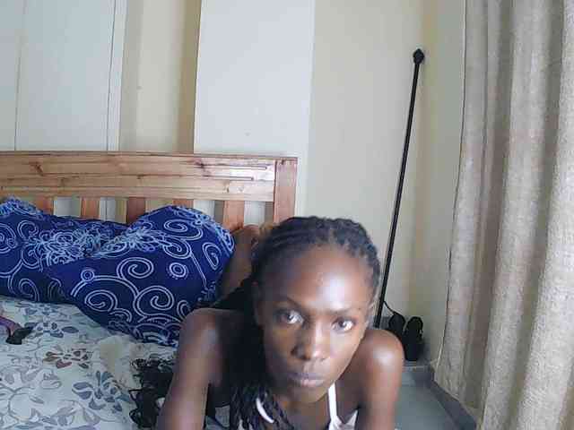 LupitaLyon webcam