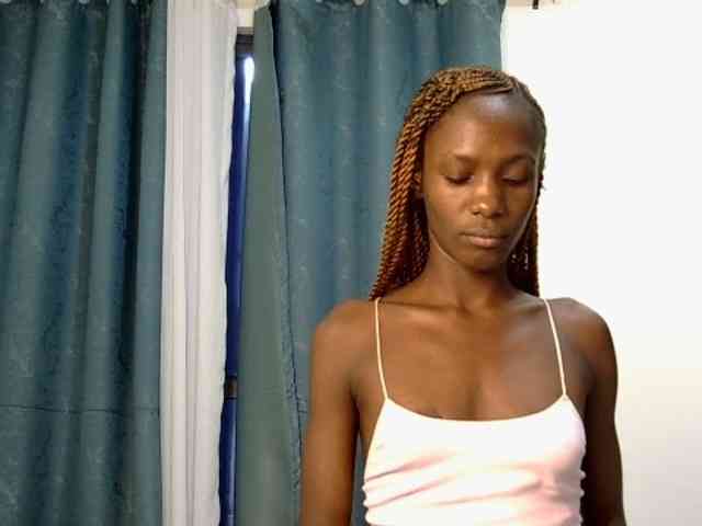 LupitaLyon webcam