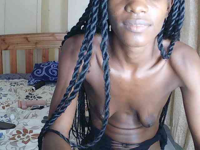 LupitaLyon webcam