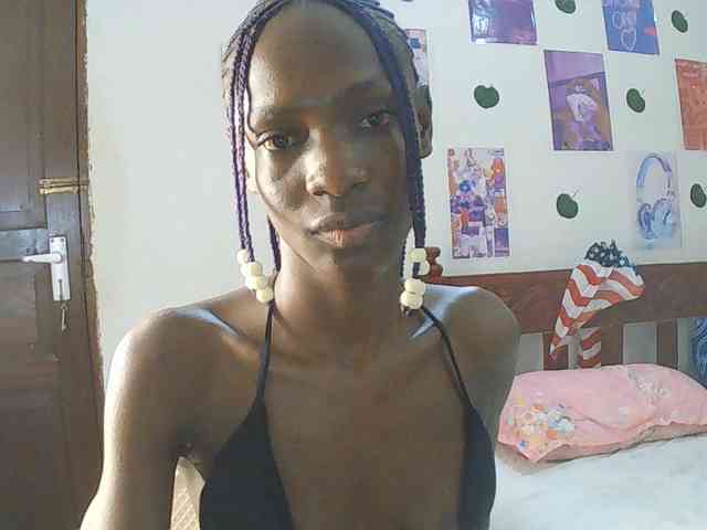 LupitaLyon webcam