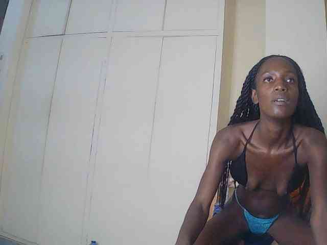 LupitaLyon webcam