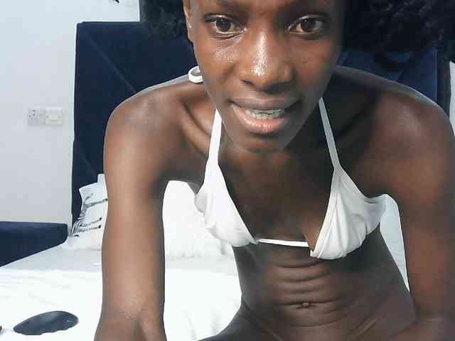 LupitaLyon webcam