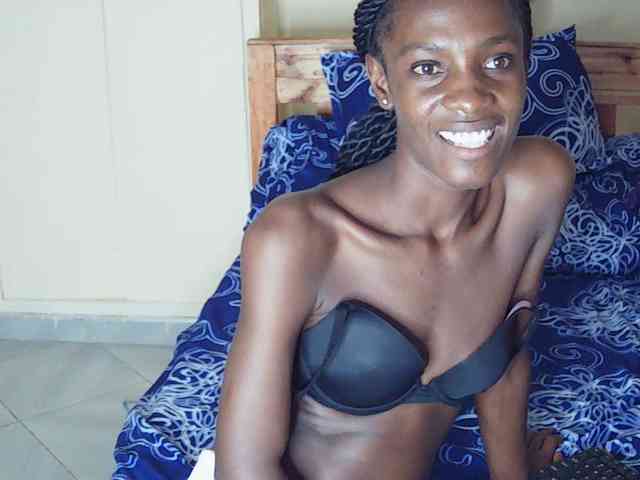 LupitaLyon webcam