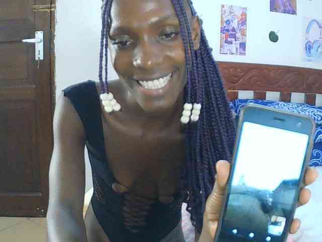 LupitaLyon webcam