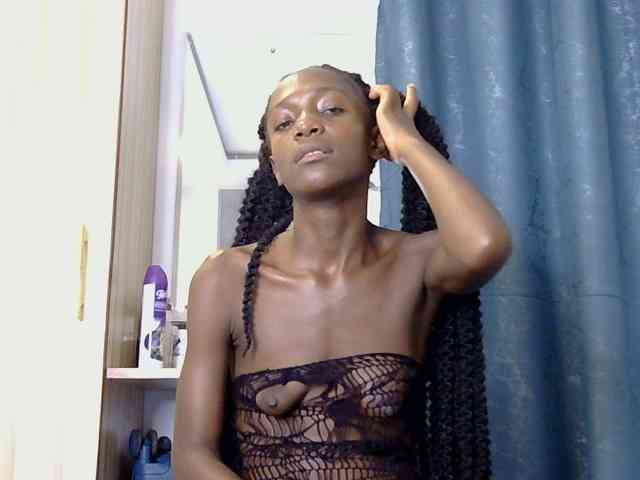 LupitaLyon webcam