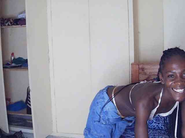 LupitaLyon webcam