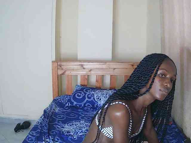 LupitaLyon webcam