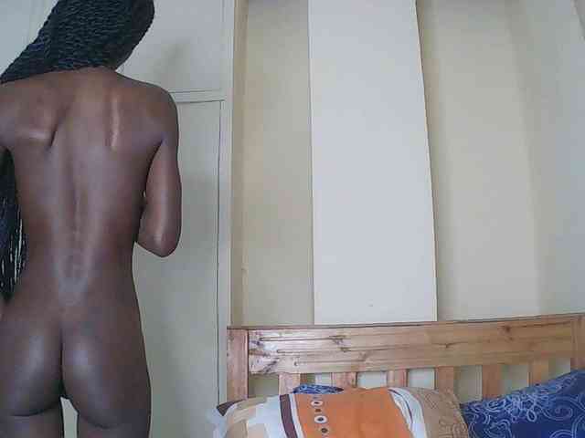 LupitaLyon webcam