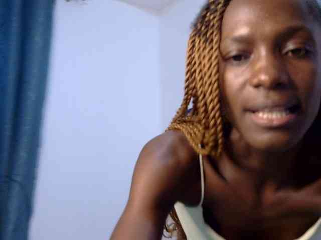 LupitaLyon webcam