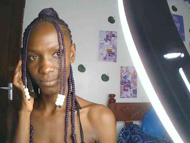 LupitaLyon webcam