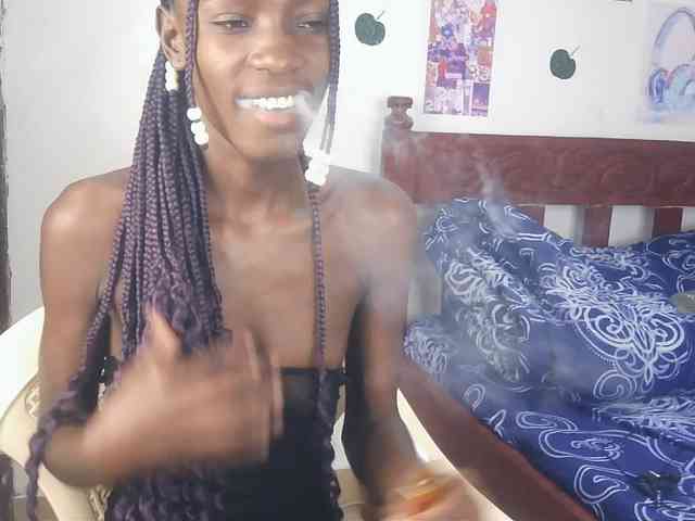 LupitaLyon webcam