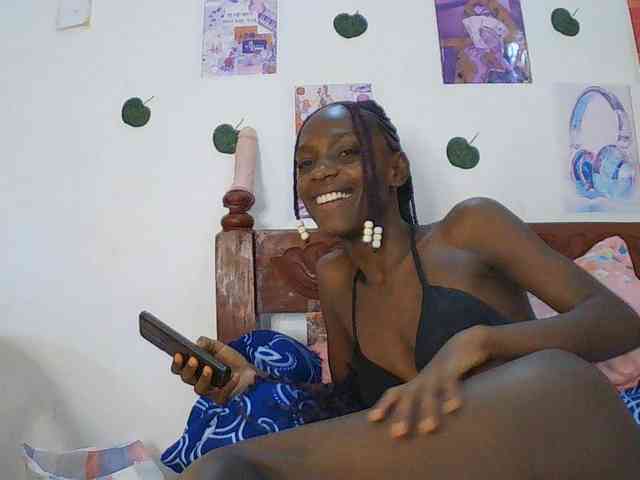 LupitaLyon webcam