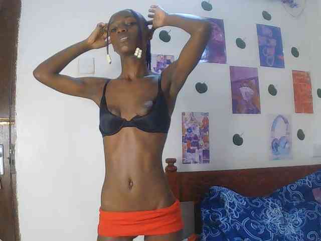 LupitaLyon webcam