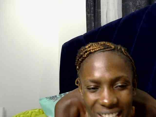 LupitaLyon webcam