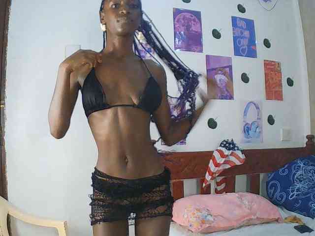 LupitaLyon webcam