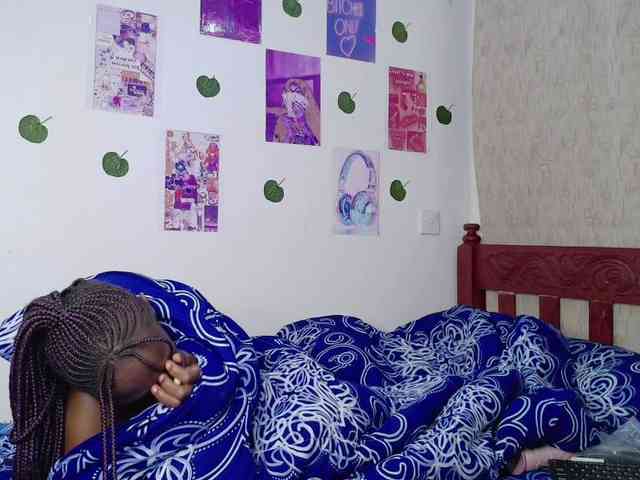 LupitaLyon webcam