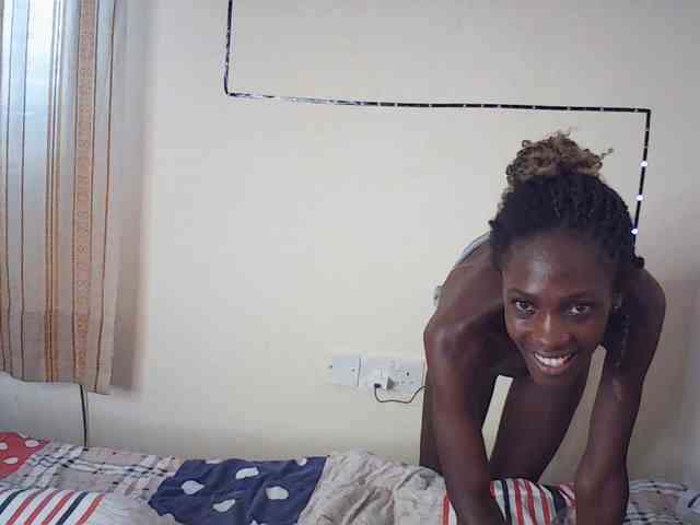 LupitaLyon webcam