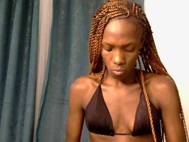 LupitaLyon webcam