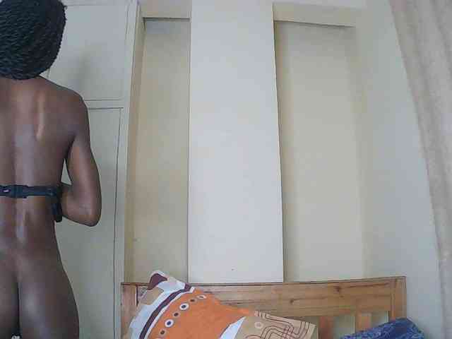LupitaLyon webcam
