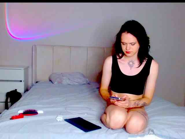 Flora483 Live Webcam on BongaCams
