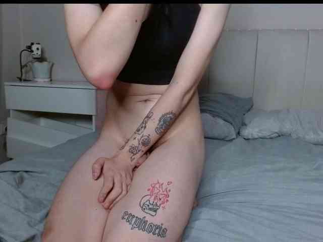 Flora483 Live Webcam on BongaCams
