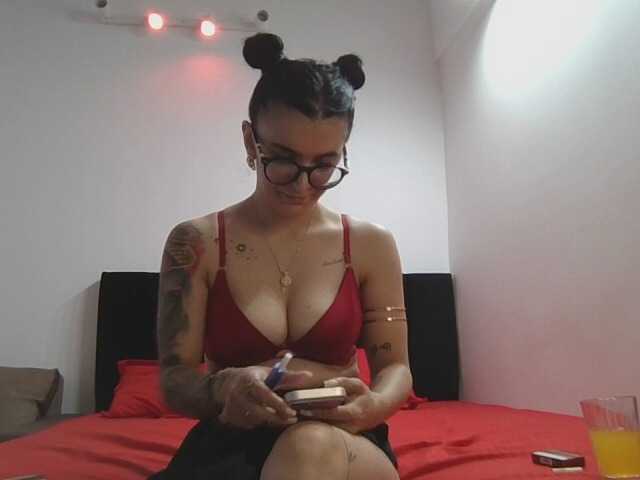 Selenmaison21 live cam on BongaCams