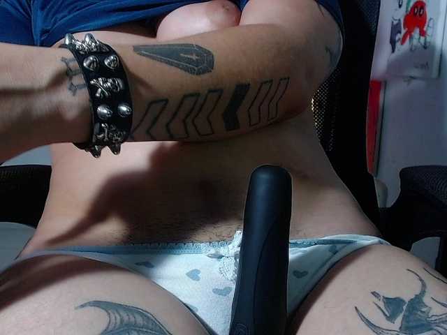 franki-reich live cam on BongaCams