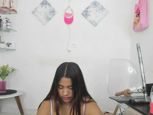 curvylattina live cam on BongaCams