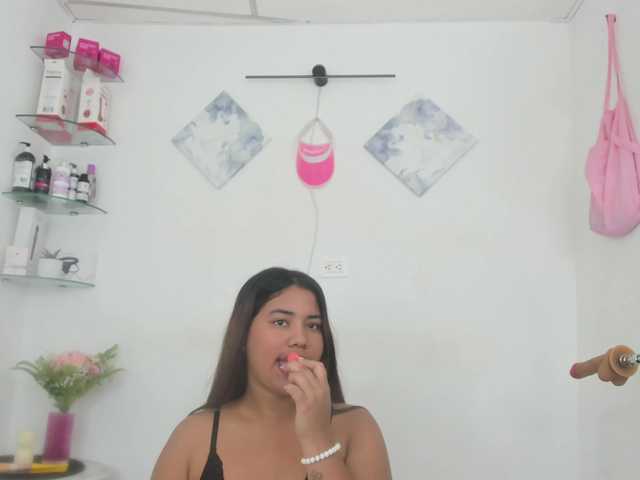 curvylattina live cam on BongaCams