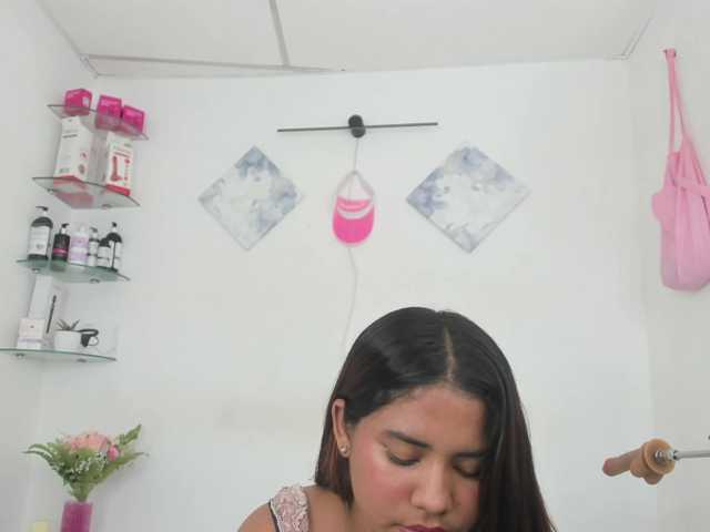 curvylattina live cam on BongaCams