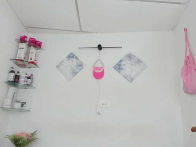 curvylattina live cam on BongaCams