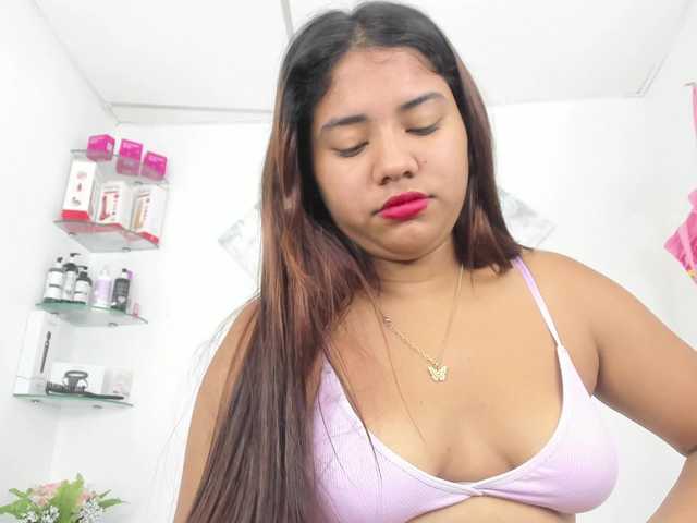 curvylattina live cam on BongaCams
